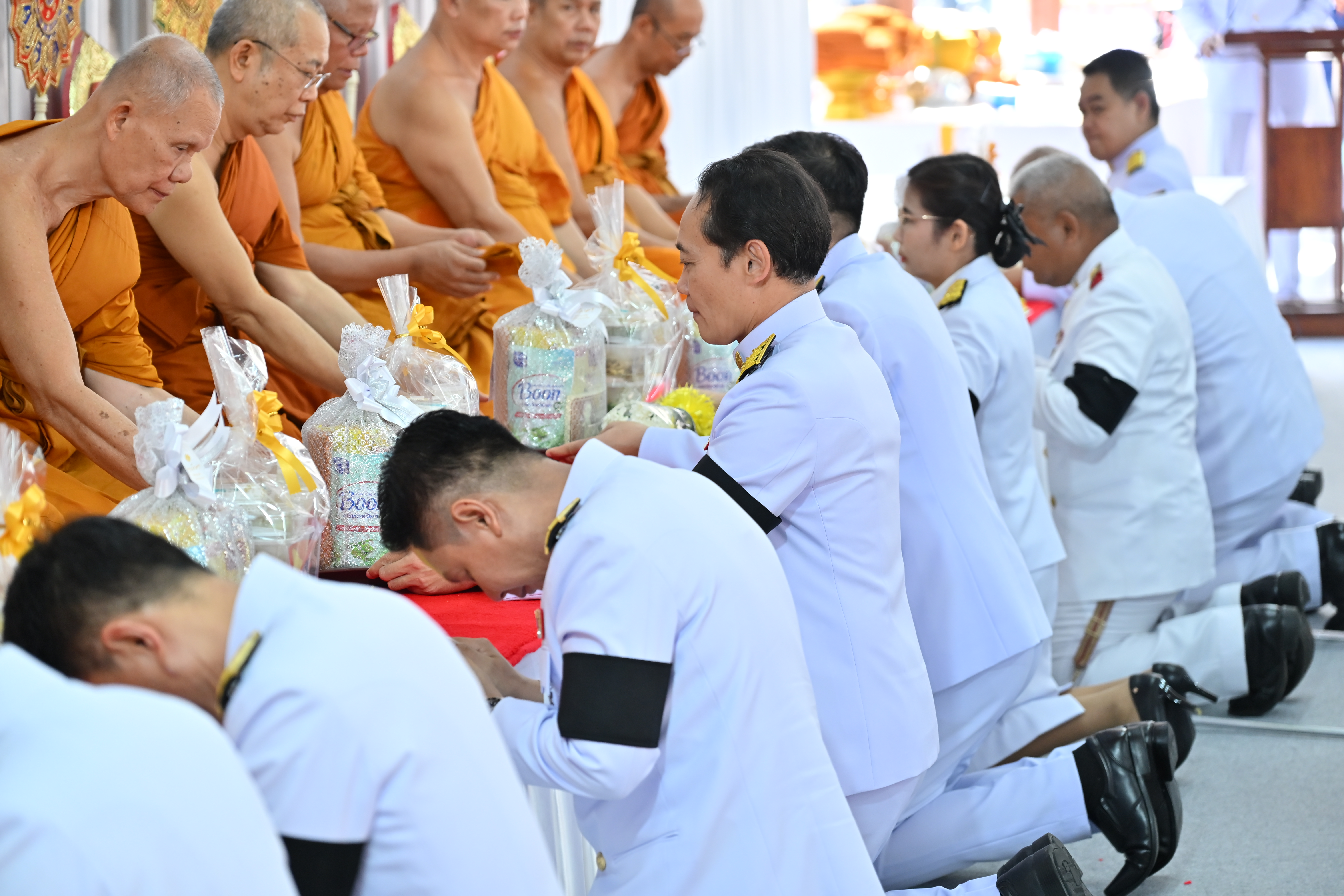 title - ส.ป.ก. นครปฐม เข้าร่วมพิธีสวดพระพุทธมนต์  และพิธีทำบุญตักบาตรถวายพระราชกุศล เนื่องในโอกาสการประกาศยกย่องพระเกียรติคุณ พระราชกรณียกิจ ในวาระครบ 100 ปี สมเด็จพระนางเจ้ารำไพพรรณี พระบรมราชินี ในรัชกาลที่ 7 